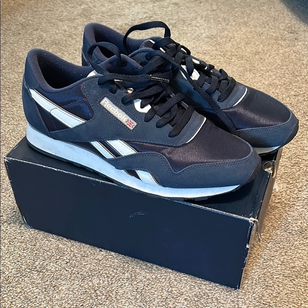 Men’s size 11 Reebok classic nylon sneakers